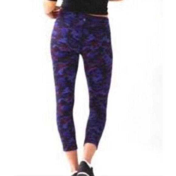 Lululemon Wunder Under Cropped Leggings - Picture 2 of 9